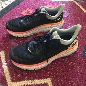 HOKA CLIFTON 8